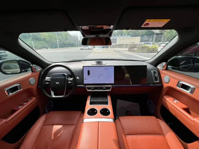 Li Auto L9 — Фото автомобиля 5
