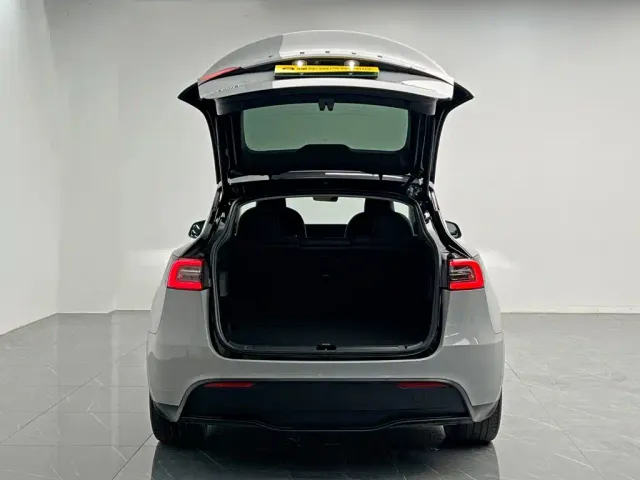 Tesla Model Y — Фото автомобиля 10