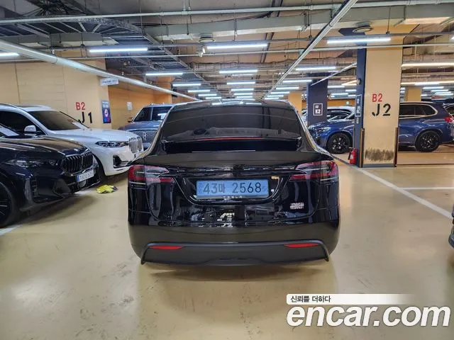 Tesla Model X — Фото автомобиля 4