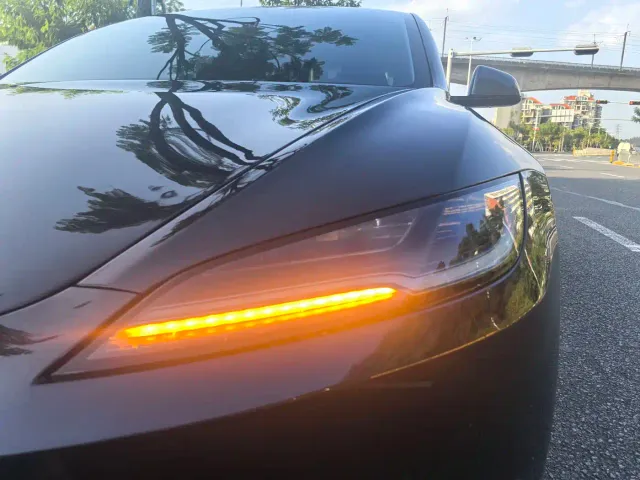 Tesla Model 3 — Фото автомобиля 15
