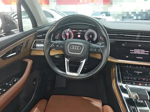 Audi Q7 — Фото автомобиля 10