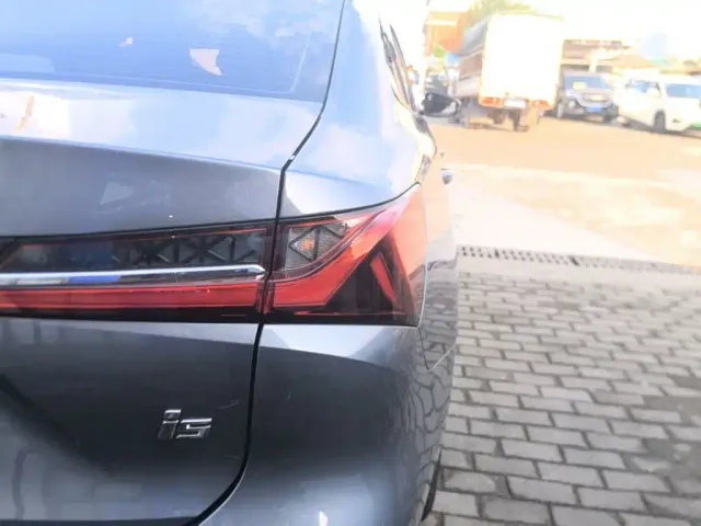 Roewe i5 — Фото автомобиля 7