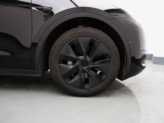 Tesla Model Y — Фото автомобиля 6