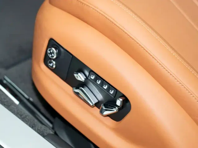 Bentley Flying Spur — Фото автомобиля 10