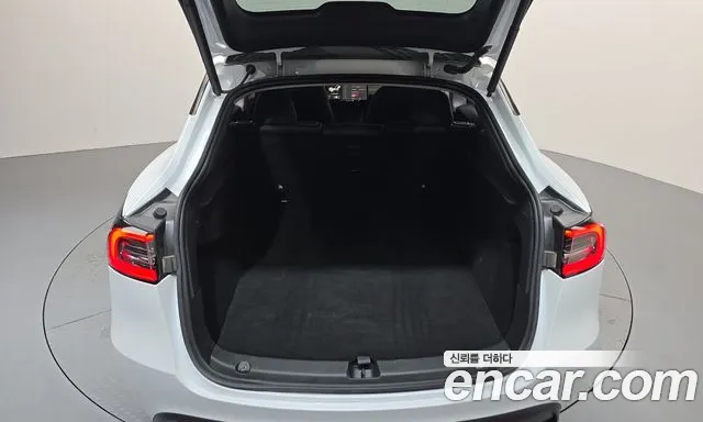Tesla Model Y — Фото автомобиля 23