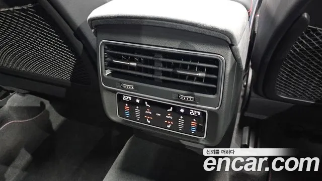 Audi RSQ8 — Фото автомобиля 24