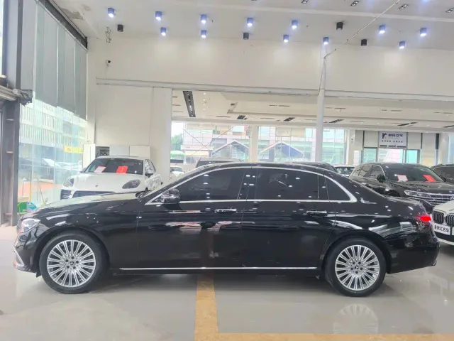 Mercedes-Benz E-Class — Фото автомобиля 7