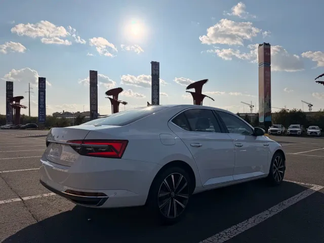 Skoda Superb — Фото автомобиля 4