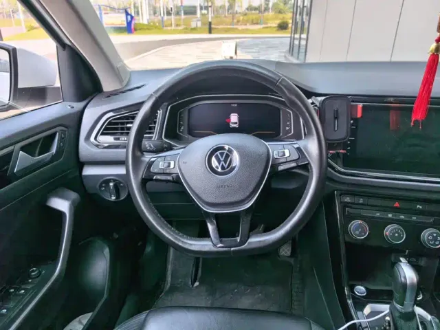 Volkswagen T-Roc — Фото автомобиля 6