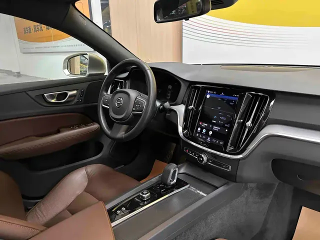 Volvo S60 — Фото автомобиля 10