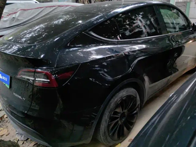 Tesla Model Y — Фото автомобиля 3
