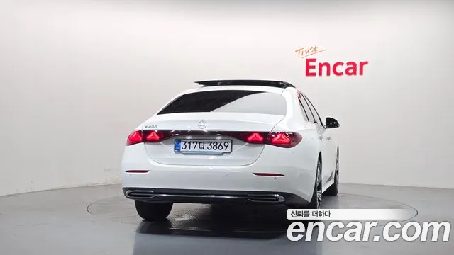 Mercedes-Benz E-Class — Фото автомобиля 4