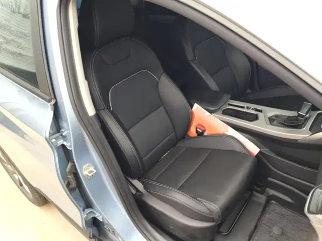 Geely Binyue 2025 1.5L CVT Super Edition — Фото автомобиля 19
