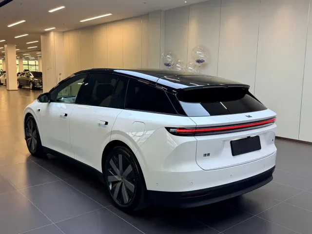 Li Auto i6 — Фото автомобиля 4