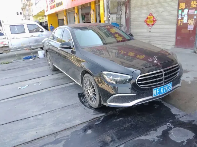 Mercedes-Benz E-Class — Фото автомобиля 3