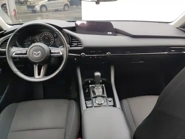 Mazda Axela — Фото автомобиля 12