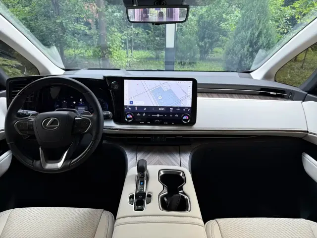 Lexus LM — Фото автомобиля 12