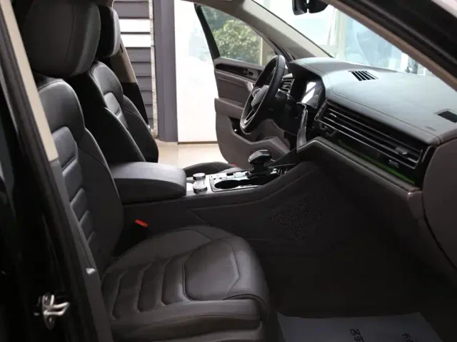 Volkswagen Touareg — Фото автомобиля 23