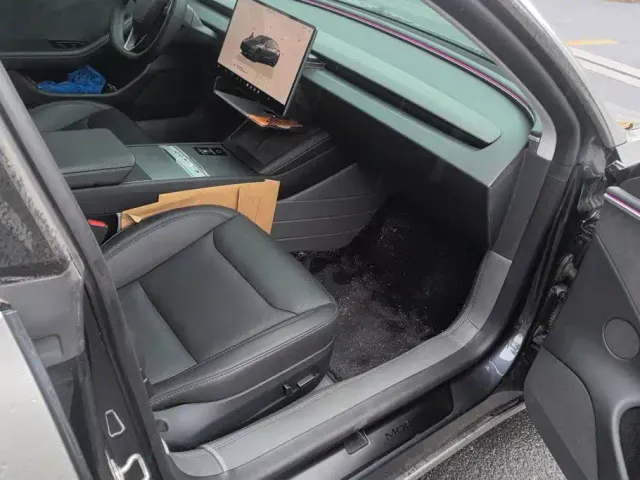 Tesla Model 3 — Фото автомобиля 8