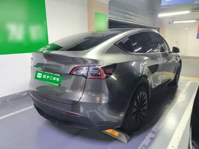 Tesla Model Y — Фото автомобиля 6