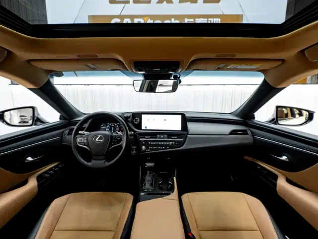 Lexus ES — Фото автомобиля 14