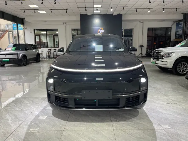 Li Auto L8 — Фото автомобиля 2