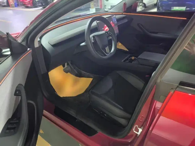Tesla Model 3 — Фото автомобиля 15