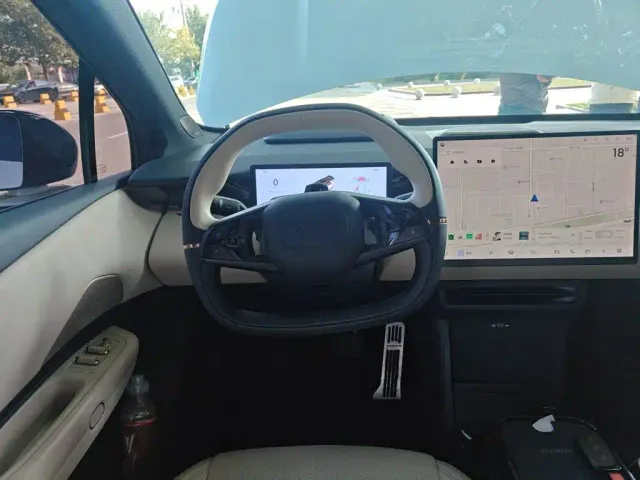 Lynk & Co Z20 — Фото автомобиля 6