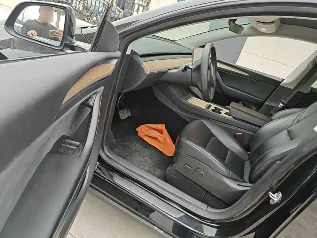 Tesla Model Y — Фото автомобиля 15