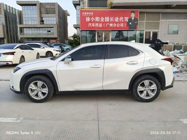 Lexus UX — Фото автомобиля 3