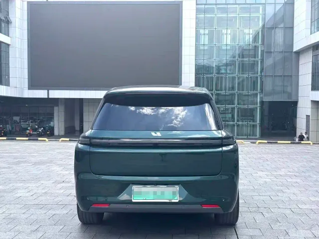 Li Auto L8 — Фото автомобиля 8