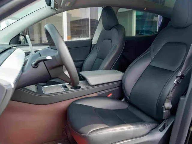 Tesla Model Y — Фото автомобиля 11