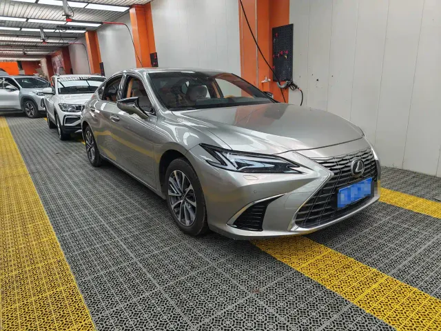 Lexus ES — Фото автомобиля 2