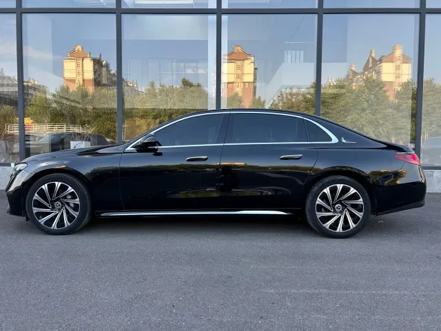 Mercedes-Benz E-Class — Фото автомобиля 3