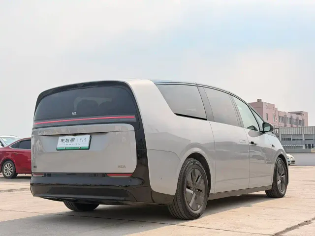Li Auto MEGA — Фото автомобиля 5