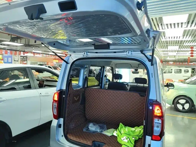 Wuling Motors Wuling Zhiguang NEV 2025 Standard Version — Фото автомобиля 18