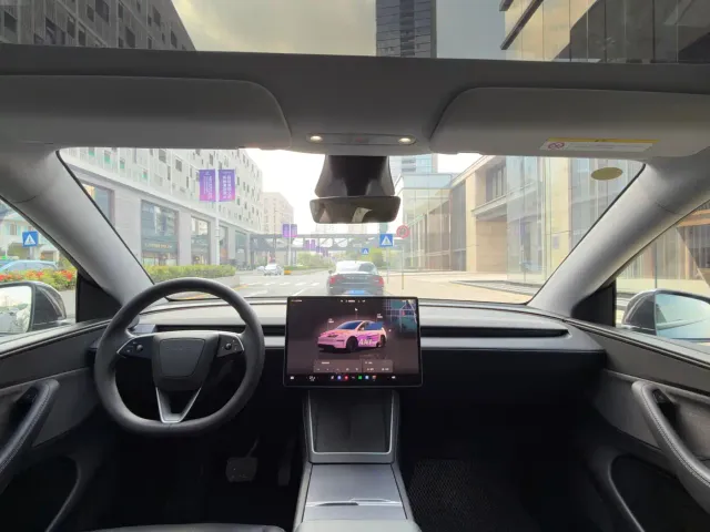 Tesla Model Y — Фото автомобиля 10