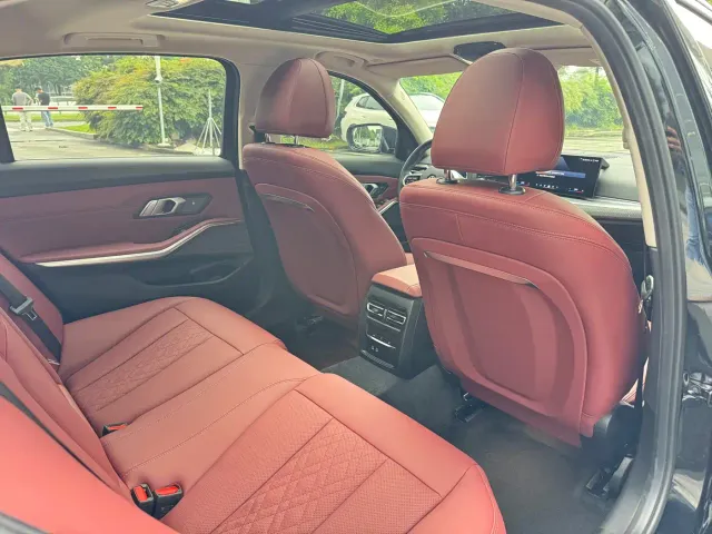 BMW 3 Series — Фото автомобиля 9