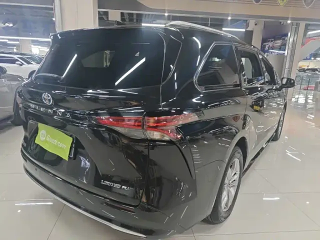 Toyota Sienna — Фото автомобиля 6