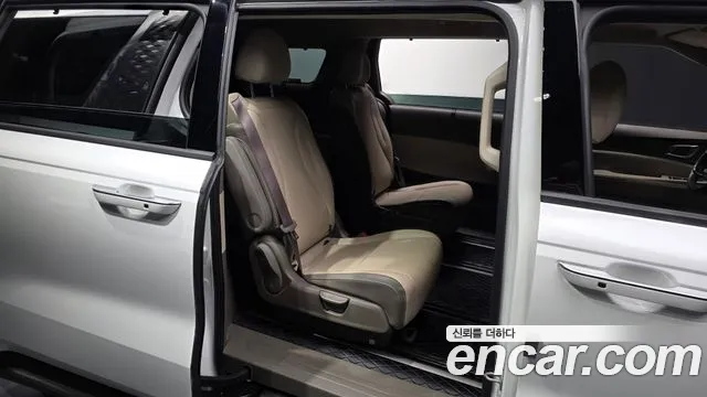 Kia Carnival — Фото автомобиля 18