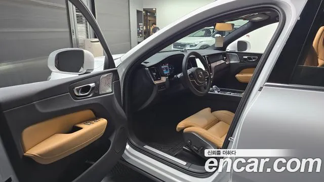Вольво XC60 — Фото автомобиля 10