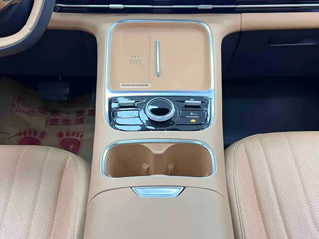 Geely Galaxy Starship 7 EM-i — Фото автомобиля 27
