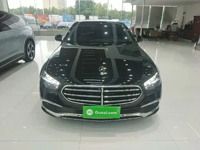 Mercedes-Benz E-Class — Фото автомобиля 2