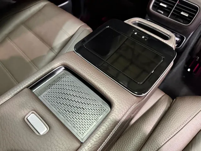 Mercedes-Benz GLS-Class — Фото автомобиля 24