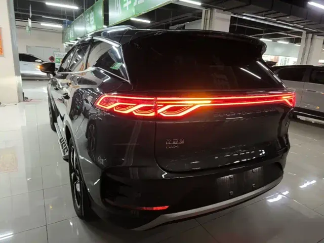 BYD Tang — Фото автомобиля 4