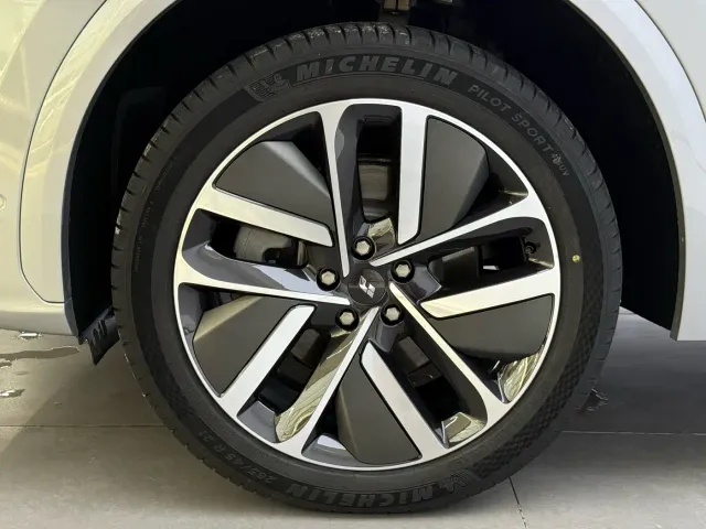 Li Auto L7 — Фото автомобиля 7