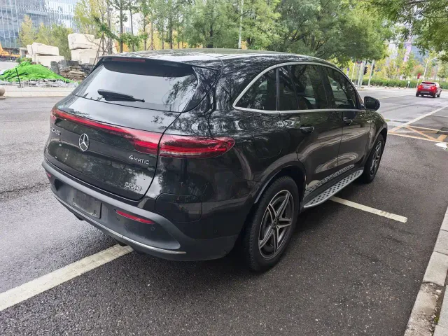 Mercedes-Benz EQC — Фото автомобиля 9