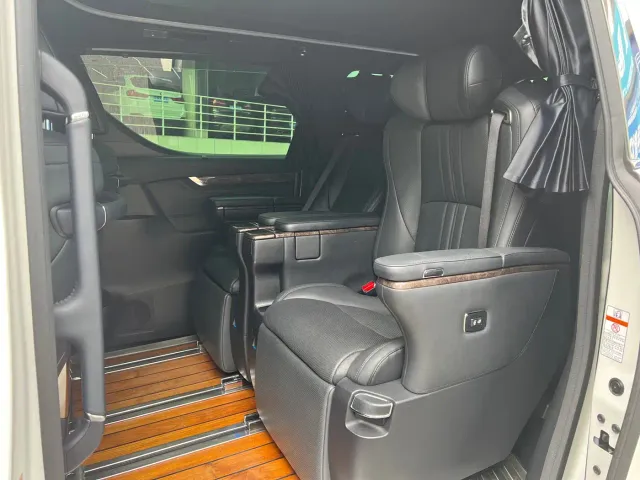 Toyota Vellfire — Фото автомобиля 4