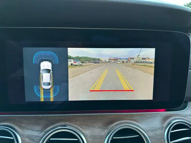 Mercedes-Benz E-Class — Фото автомобиля 23