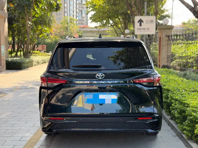 Toyota Granvia — Фото автомобиля 4